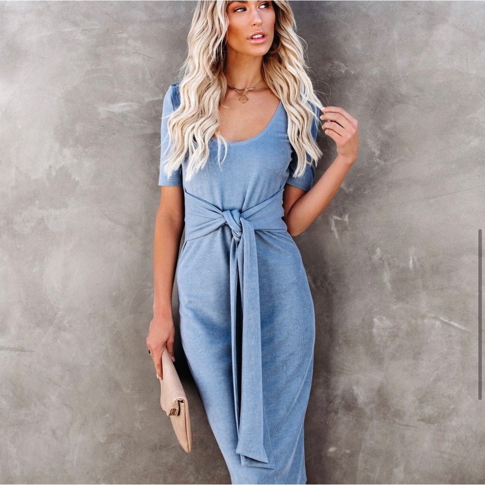 VICI - Torrance Tie Front Knit Midi Dress
